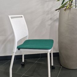 Chaise à roulette de réu