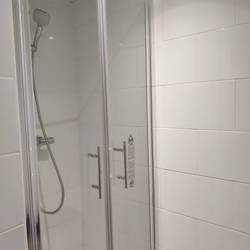 Bac de douche, Allia