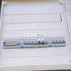 Coffret de distribution équipé