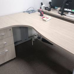 Bureau avec retour gauche et caisson