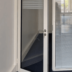 Porte vitrée avec bâti H210
