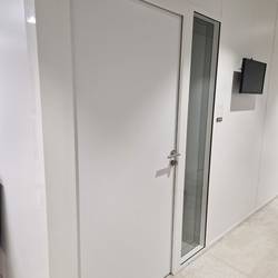 Porte pleine avec bâti et tierce vitrée H220