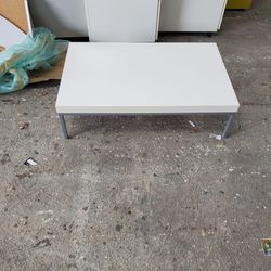 Table basse blanche