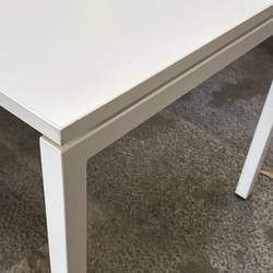 Resource réemploi Bureau, Bureau avec caisson prise