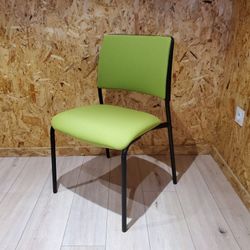 Chaise 4 pieds noir assise verte