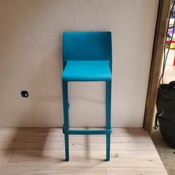 Chaise haute polypro bleue